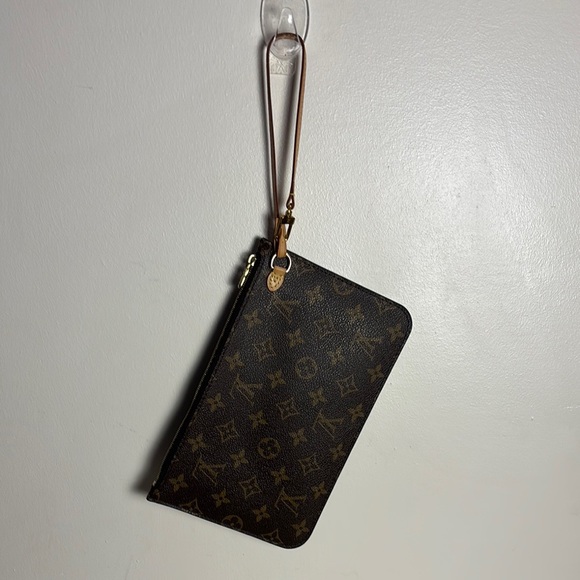 Louis Vuitton Monogram Bag Insert Wristlet - Picture 2 of 9